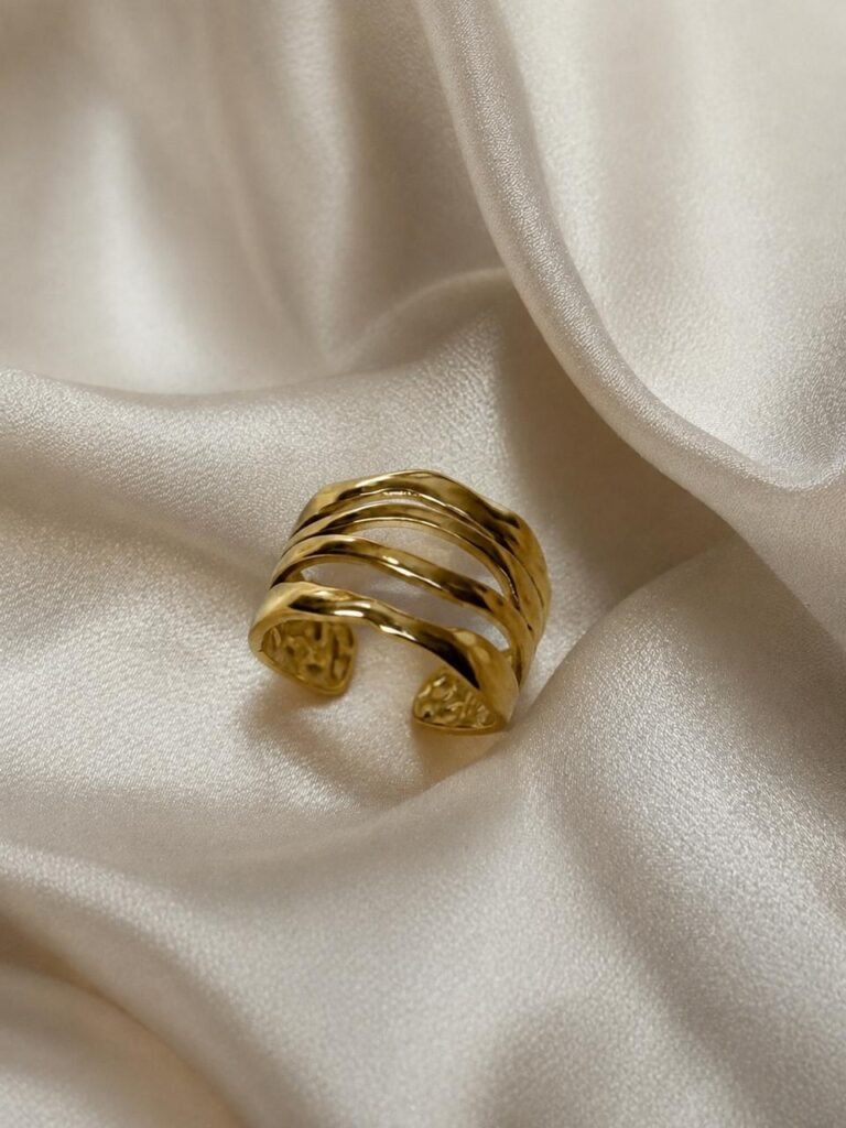 Elara Wave Ring