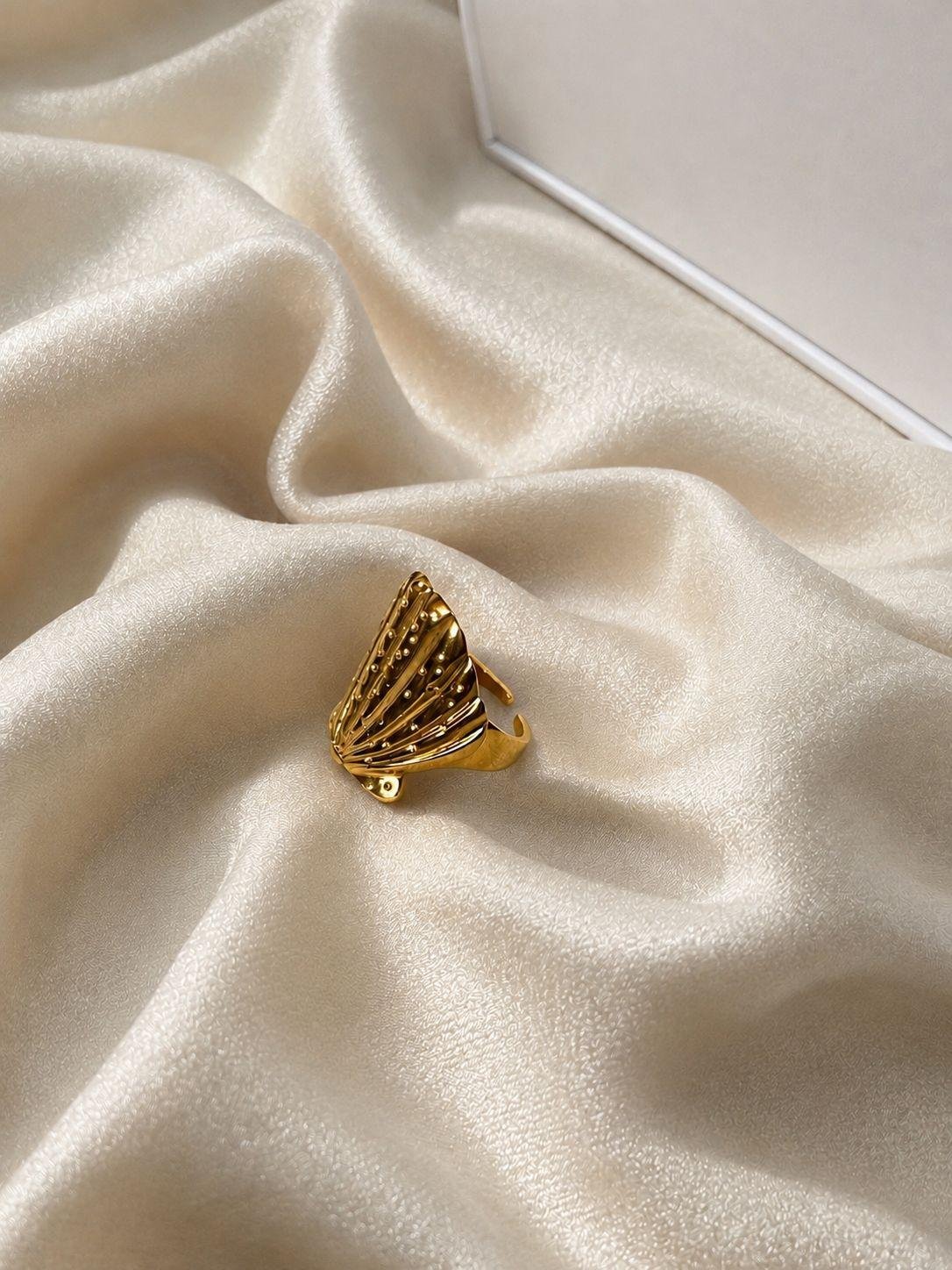 Golden Fan-Flare Textured Open Ring - Image 2