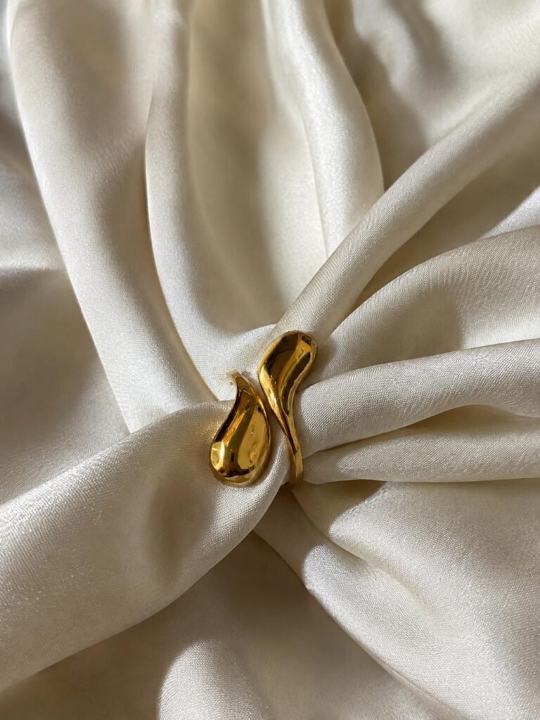 Golden Teardrop Twist Ring
