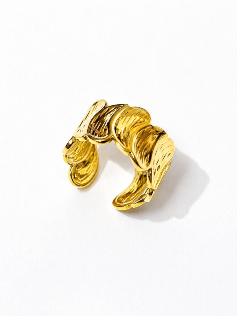 Luna Twist Ring